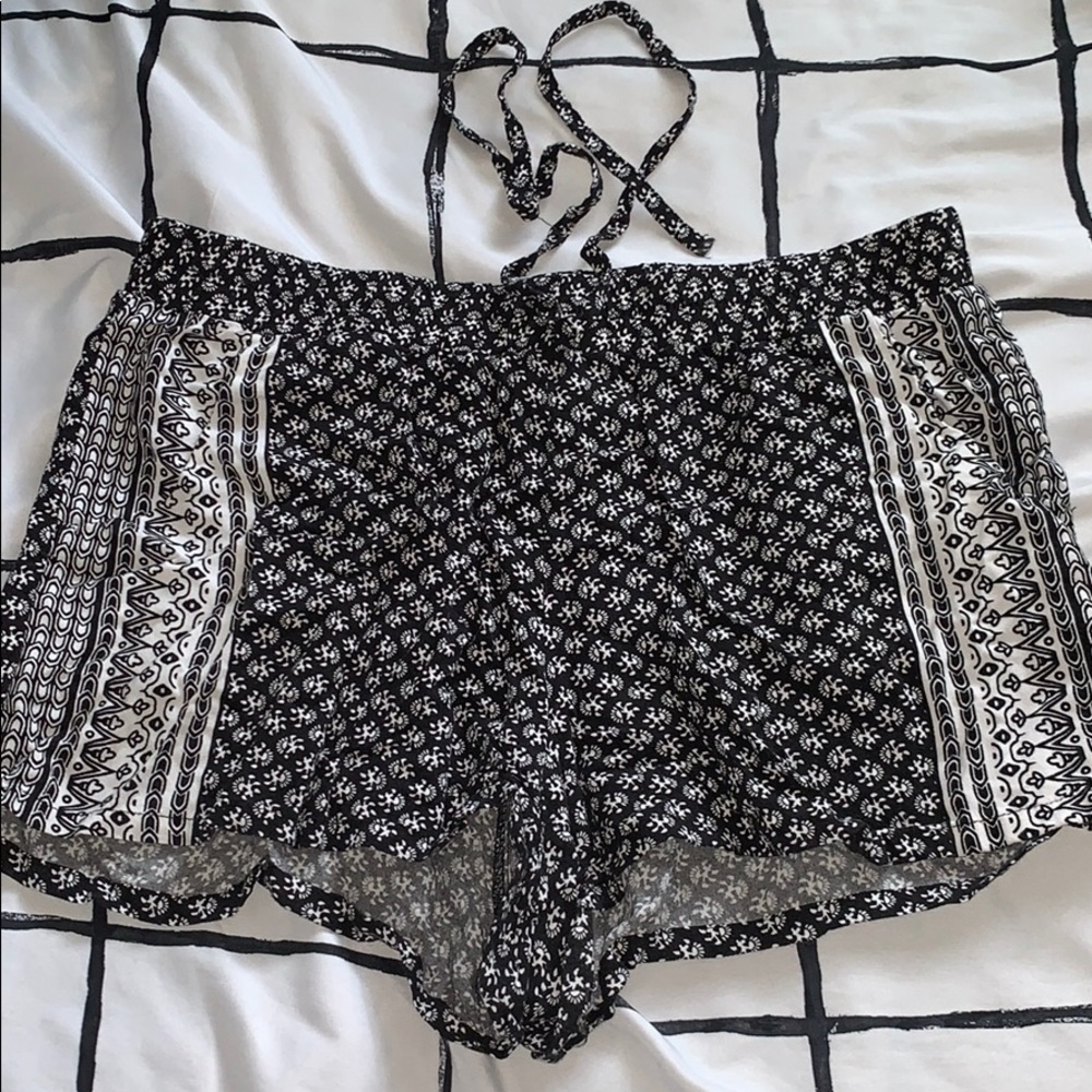 Black and White Shorts With Pockets Tribal Design